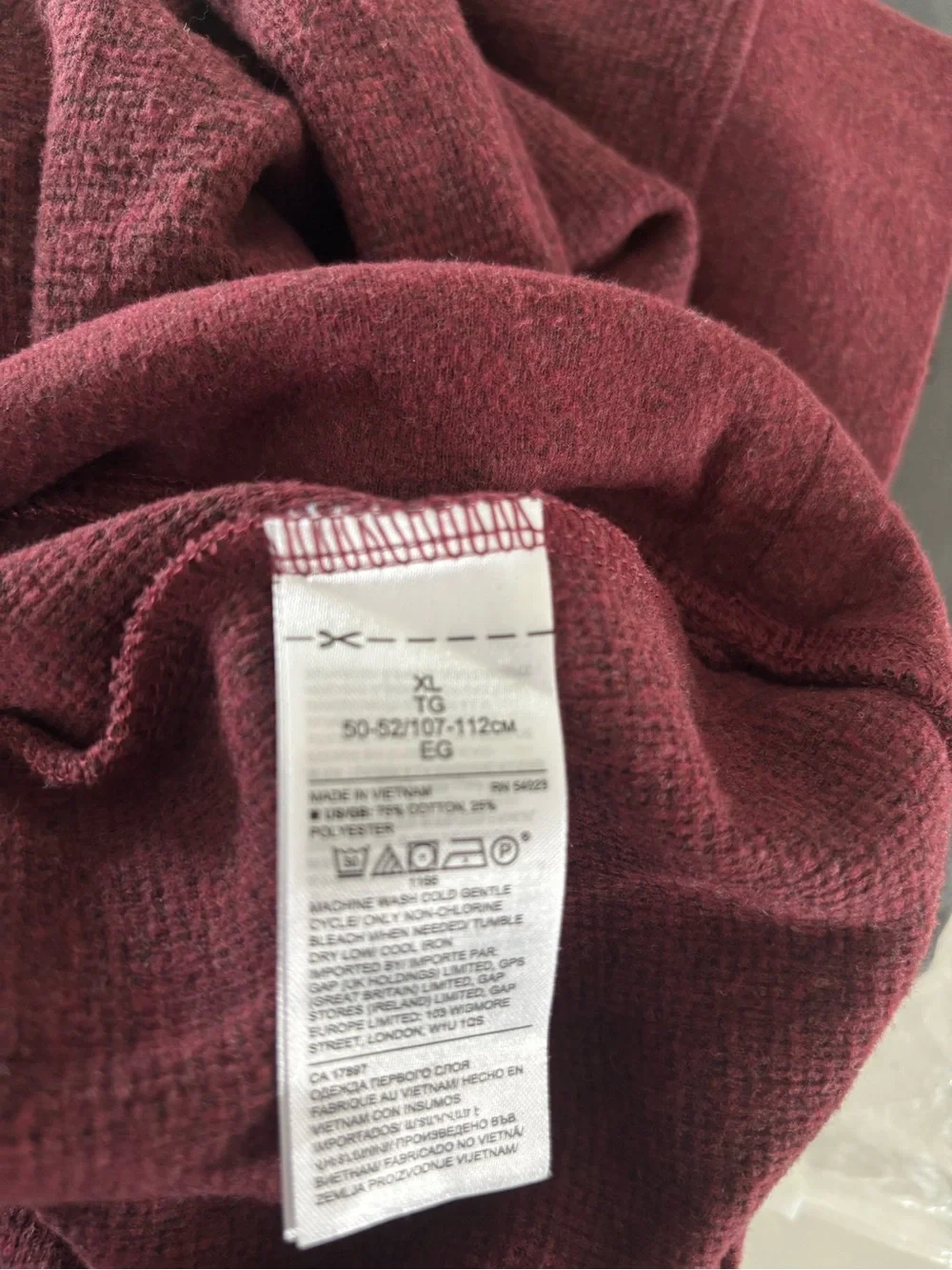 Banana Republic Men's V-Neck Shawl Sweater in Burgundy